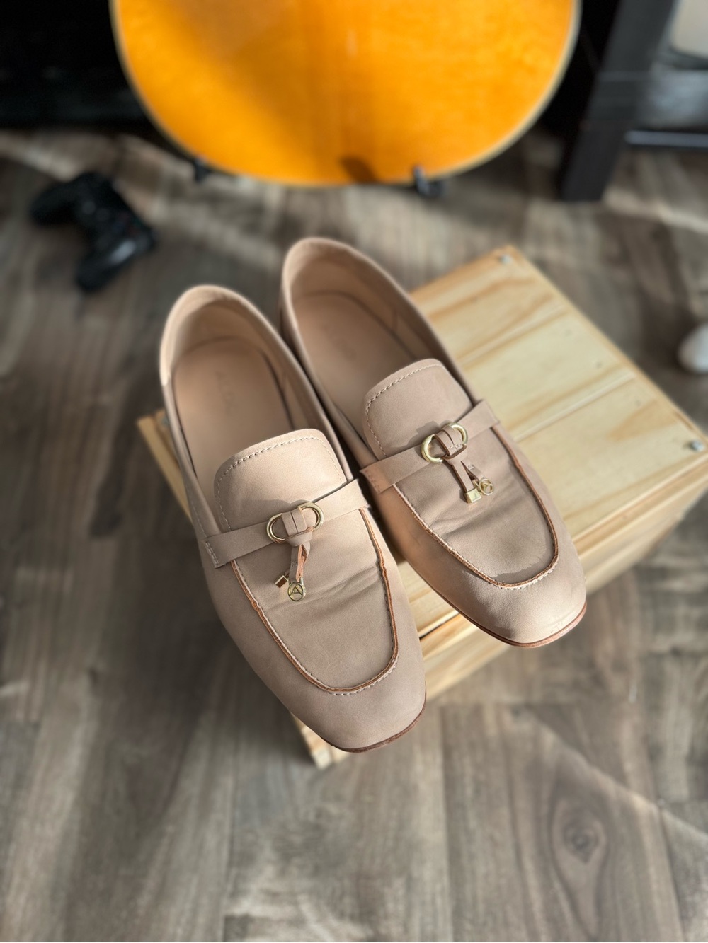 Aldo Beige Loafers with Gold Hardware & Charms – Sz 10